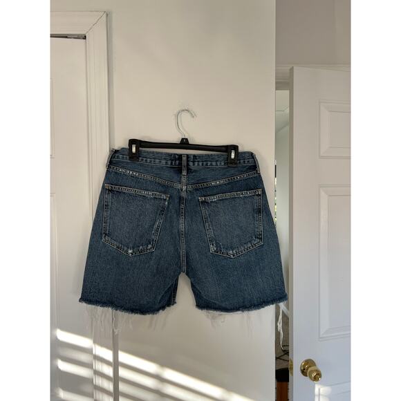 AGOLDE Rumi Midrise Medium Wash 100% Cotton Cut Off Raw Hem Short $138 MSRP - Picture 2 of 6